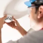 professional-smoke-detector-installation